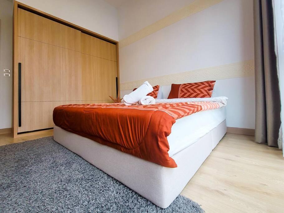 Col25a Kl Tower Balcony 1bedroom & Infinity Pool Klcc View Kuala Lumpur